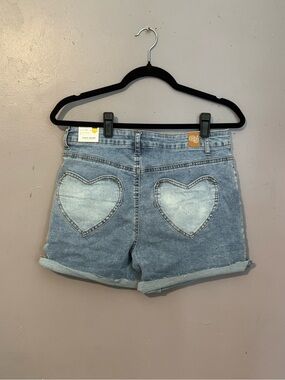 Gogo Jeans Heart Pocket Stretch Denim Shorts Size 11/30 New with Tags